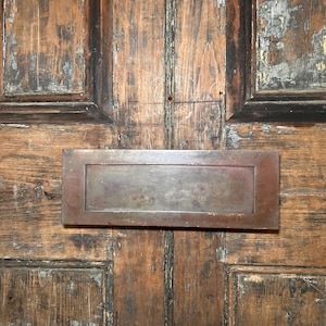 Gran placa de buzón de 14 pulgadas de calidad, estilo vintage, de latón, bronce, original, desgastado y descolorido, herrajes antiguos para puertas, herrajes de época.