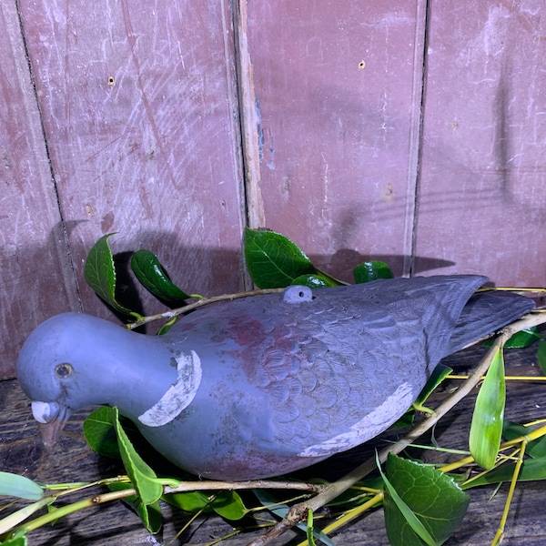 Life Size vintage / ORIGINAL PAINT DECOY / Original Rubber Working Pigeon Leurre Old Paint Cabin Lake House Decor Country Interiors Folk Art