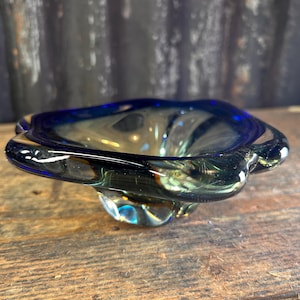 Mid Century Sommerso Organic Form Blue Ashtray / VINTAGE GLASS / Mcm Glass Mid Century Decor Mcm Interiors Art Glass Ashtray Floriform