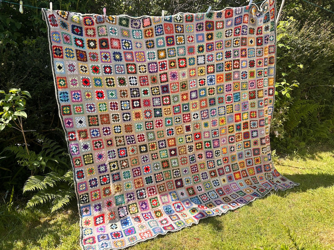 Huge 235x235cm Original 1970s Wool / PATCHWORK CROCHET BLANKET