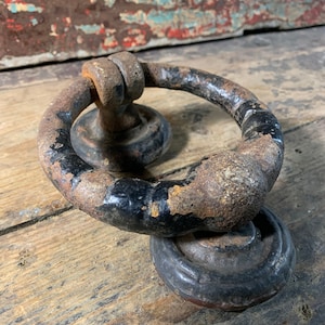 Quality 1920s Cast Iron / ANTIQUE DOOR KNOCKER / Classical Door Embellishment Original Worn Patina Beautiful Detailing Door Furniture