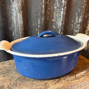 Classic Vintage 1970s / LE CREUSET CASSEROLE / Size 18 Blue French Cast Iron Cookware Dutch Oven French Oven French Enamelware Cookware