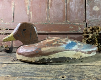 Señuelo de pato inglés de tamaño natural de la década de 1920. Señuelo de pájaro original en funcionamiento. Cabaña de pintura antigua, decoración de casa de lago, interiores campestres, arte popular, aves acuáticas.