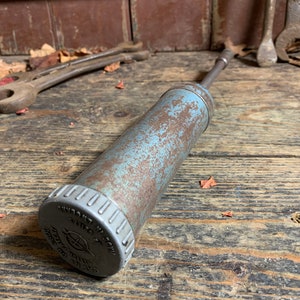 Vintage 1950s ? / TECALEMIT GREASE GUN / Vintage Car Tools Diy Grease Dispenser Mechanical Repairs Car Repair Automobilia Oilers Vintage Car image 5