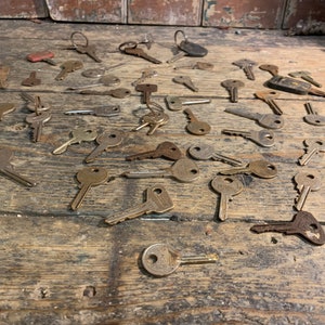 Vintage Bundle 50+ / AUTO KEYS / Old Car Keys Rusty Keys Automobile Keys Vintage Keys Classic Car Gifts Ignition Keys Vintage Decal Wall Art