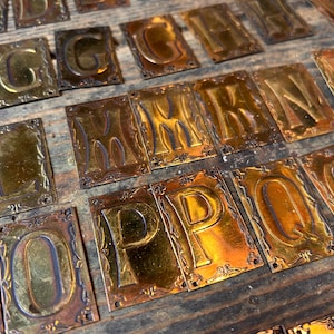 Laiton antique X84 / LETTRES DÉCORATIVES EN MÉTAL / Lettres en métal vintage Lettres artisanales Typographie Presse à imprimer Cabane de berger vintage