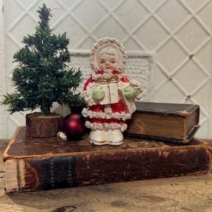 Vintage Spaghetti Angel with Gift (Missing Wings), Japan Christmas, Vintage Christmas, Angel Figurine, Gift, Holiday Decor