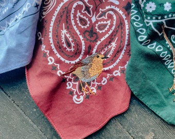 鳥の刺繍入りバンダナ | 刺繍入りのロビン、カーディナル、アオガラ
