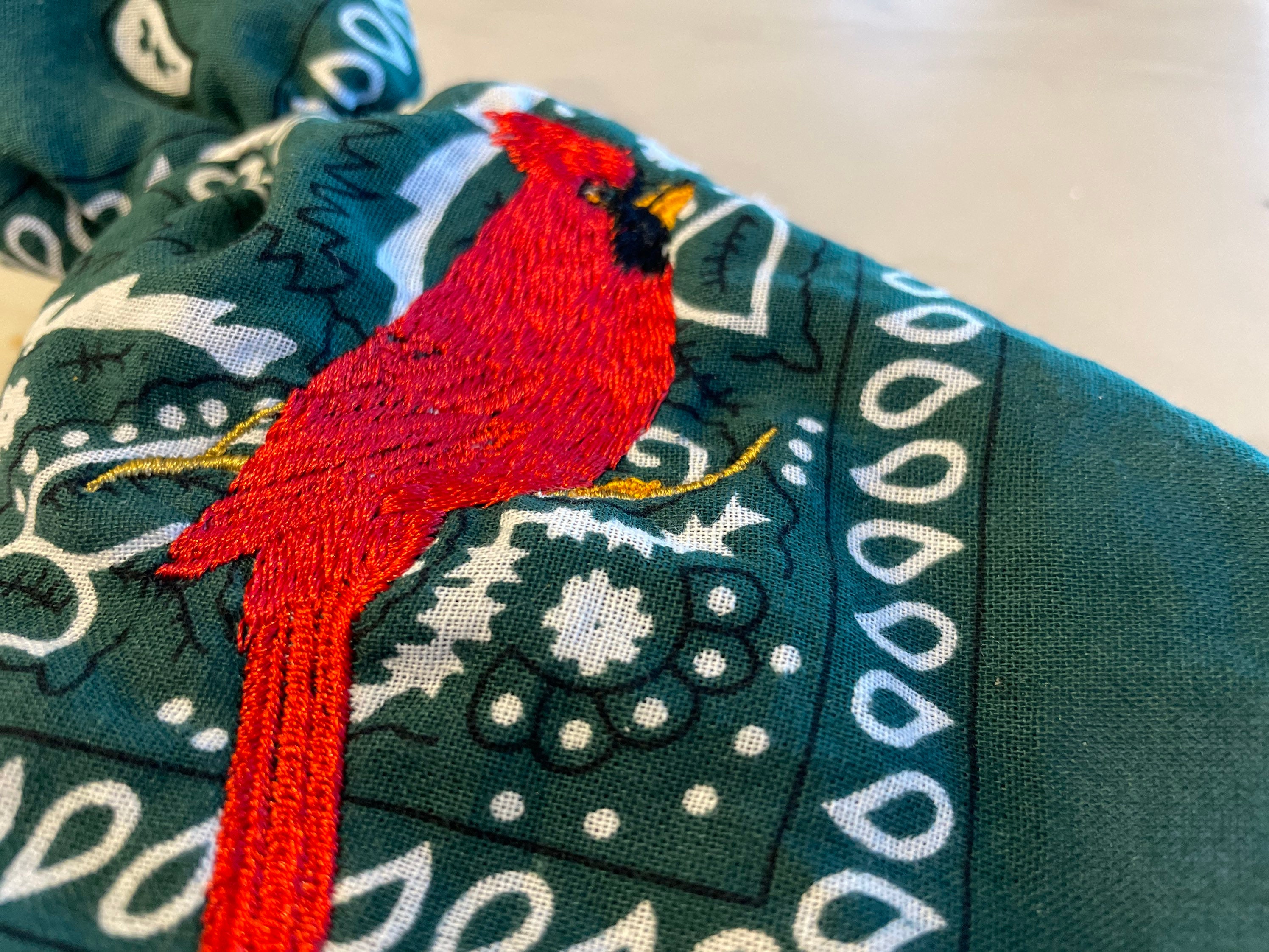 鳥の刺繍入りバンダナ | 刺繍入りのロビン、カーディナル、アオガラ