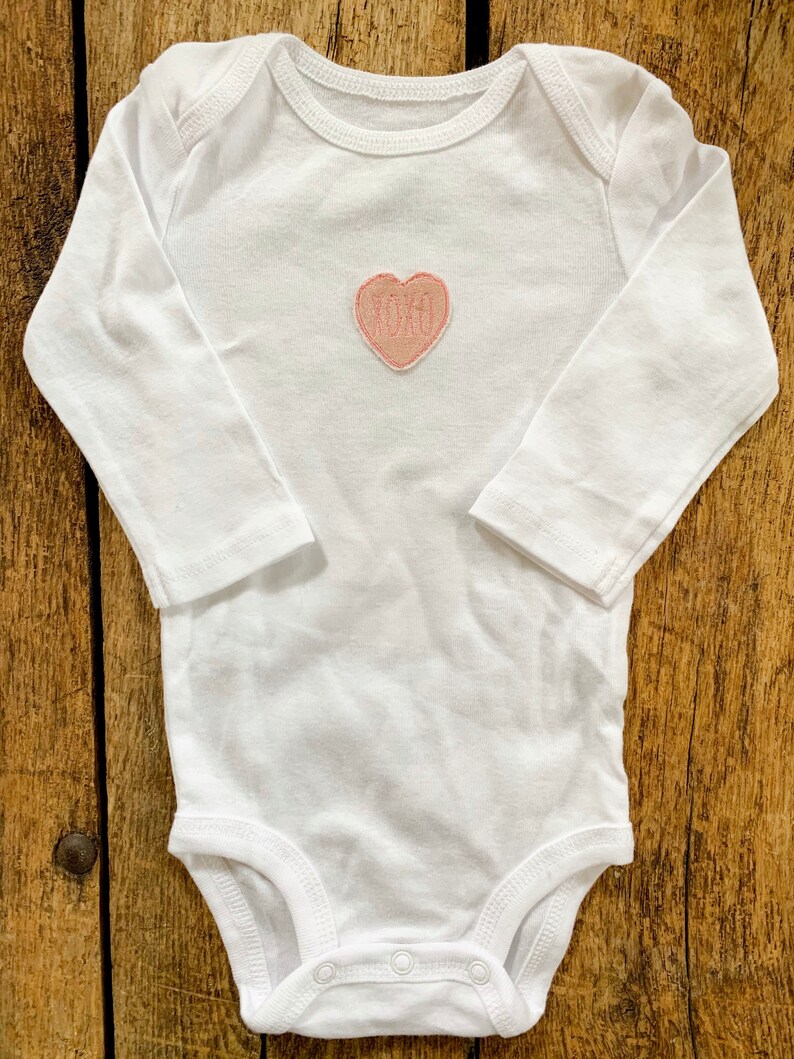 Vday baby Embroidered Conversation Hearts Baby Bodysuit Baby First Valentine Day Gift Custom Patches Embroidered Candy Heart Baby Onesie