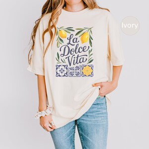 La Dolce Vita T-Shirt, Amalfi Coast inspired Retro Travel Souvenir Top, Italy Lemon Design, Summer Vacation Tee, Bachelorette Gift Idea