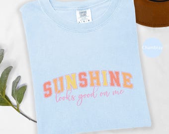 Sunny Days T-Shirt, Sunshine Looks Good On Me Tee, Summer Graphic Shirt, Cute Summer Top, Comfort Colors Tee, Bright Sunny Shirt