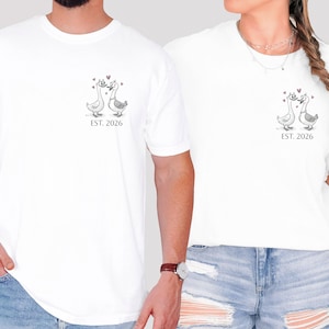 Aangepaste comfortkleuren doodle gans T-shirt, cartoon dwergpapegaaien T-shirt, romantisch schattig dier, cadeau grappige gans minnaar, gepersonaliseerde huwelijksreis