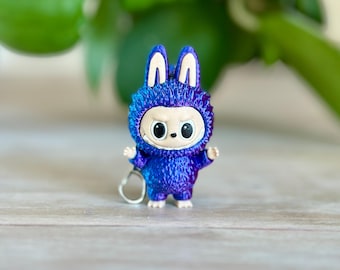 Monstre noir violet inspiré de Labu à collectionner, porte-clés pour la rentrée scolaire en soie noir bleu violet, breloque 3D pour sac à dos