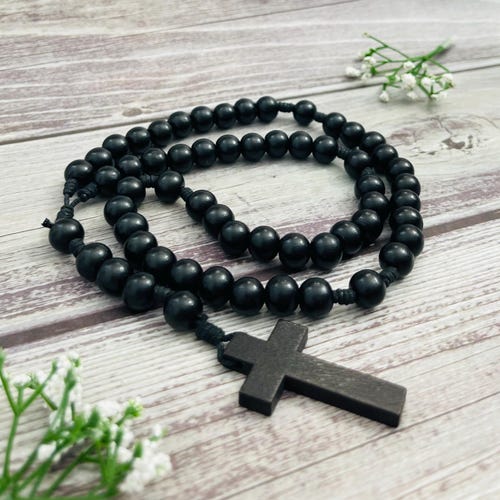 Chapelet en perles de bois noir, cadeau catholique, chapelet personnalisé