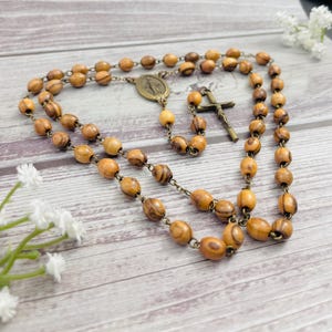Olivenholz Perlen Rosenkranz, Holzperlen Rosenkranz, personalisierter Rosenkranz, Taufgeschenke, Konfirmation Erstkommunion Geschenk