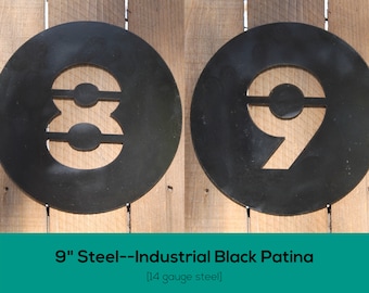 9" ronde stalen huisnummers met industriële zwarte patina | Grote adresnummers | Industriële nummers | Verontruste nummers