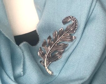 Vintage* Silver Tone Feather Brooch with Rhinestone Stem