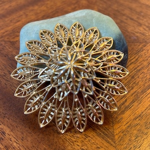 Vintage Monet Gold Tone Lace Flower Brooch - Signed Mod Jewelry