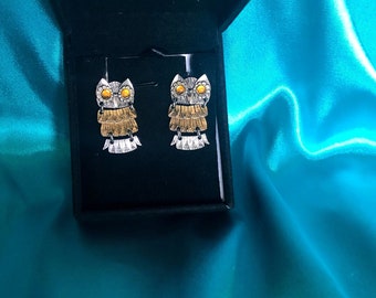 Vintage 1970's Park Lane articulated owl clip-on earring