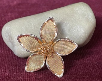 Vintage Gold Tone Flower Mesh Brooch pin Lapel Pin, clutch