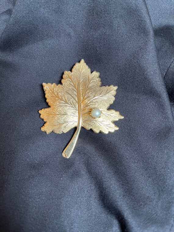 Vintage Sarah Coventry Maple Leaf Faux Pearl Broo… - image 6