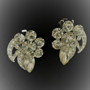 Vintage Eisenberg Clip On Earrings: Sparkling Rhinestone Floral Design