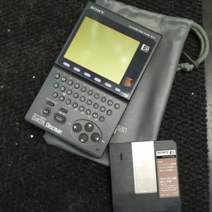 SONY Data Discman DD-8 Electronic multimedia book player reader with disc case electronic book player