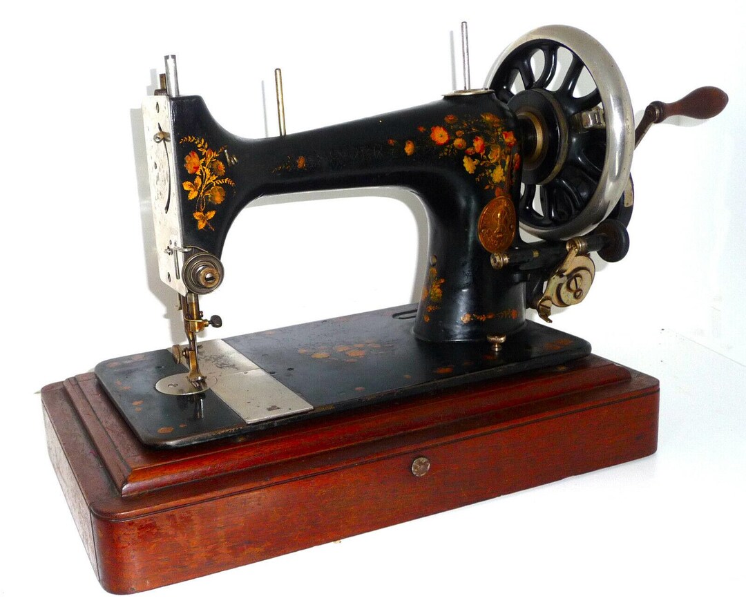 Antique Vintage SINGER V.S. 39-2 Vibrating Shuttle Sewing Machine