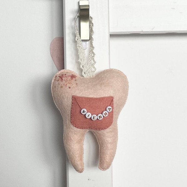 Almohada personalizada de Hada de los Dientes, bordado floral, cuentas doradas con nombre