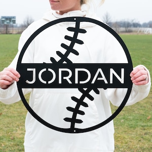 Letrero de metal personalizado con nombre de béisbol y sóftbol, letrero personalizado con nombre de béisbol y sóftbol, letrero deportivo con nombre, decoración de habitación con temática deportiva, arte mural con nombre