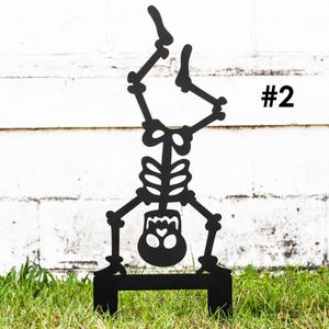 Outdoor Skeleton Halloween Decor, Halloween Outdoor Sign, Halloween Garden Signs, Metal Halloween Yard Stakes, Halloween Sign Skeleton Decor Skeleton #2 (1 item)
