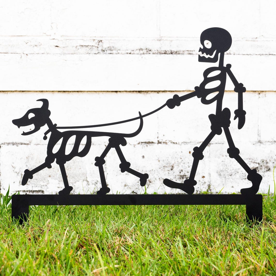Outdoor Pet Skeleton Halloween Decor.