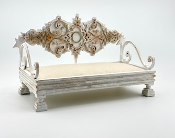 Victorian Daybed in 1 inch Scale
