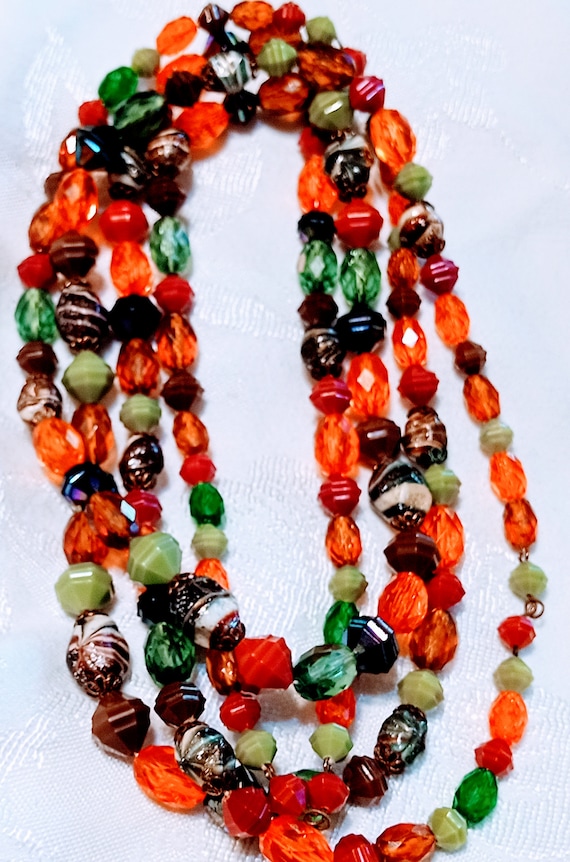 Necklace of gaudy beads