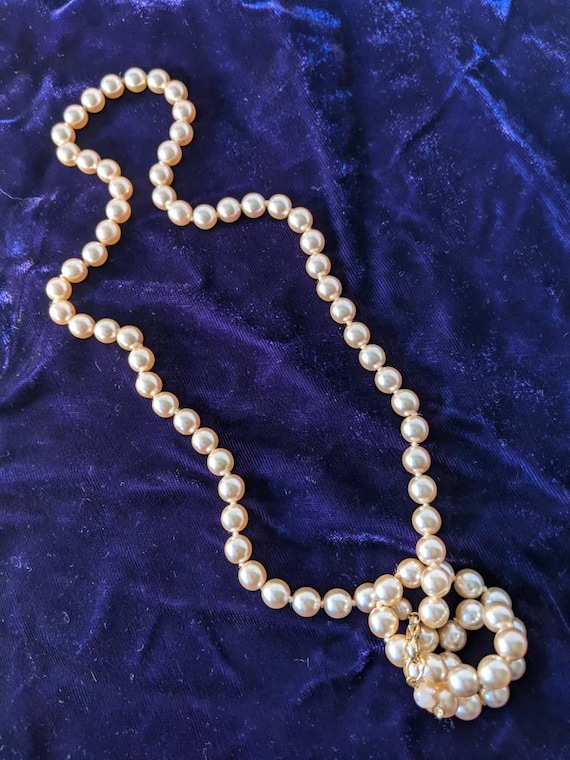 Necklace, Pearls,faux pearls,pearl necklace.