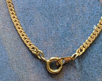 Gold closely knit vintage chain.