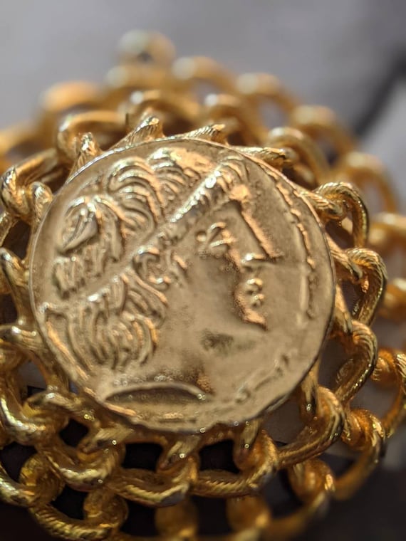 Gold Grecko Roman Gold Pendant.