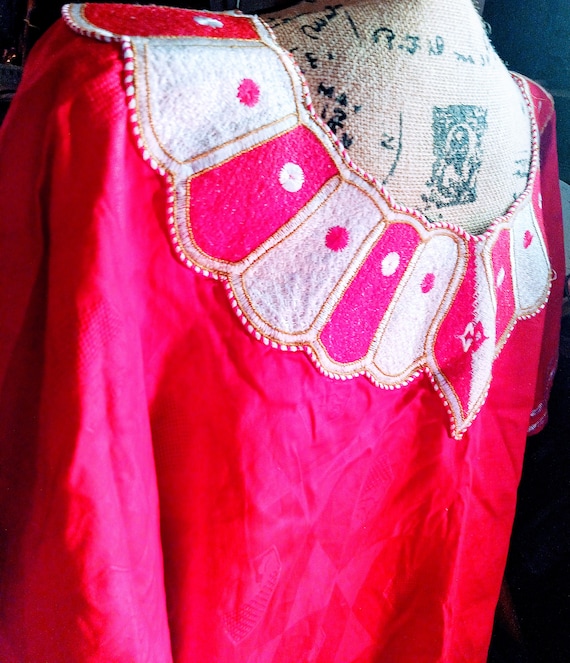 Blouse that's African folk and red - image 2