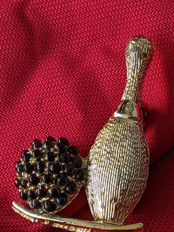 Pin of a bowling pin and ball fashion Pin. - image 6