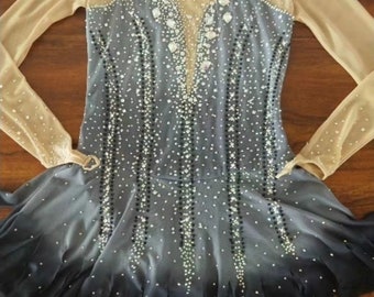 Gray  Figure Skating Dress for Women Custom Ice Skating Dresses Women Crystal Long Sleeves