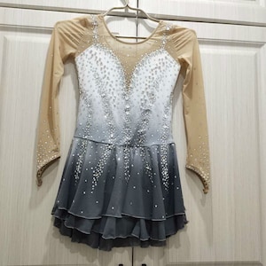 Grey Figure Skating Dress White Custom Girls Ice Skating Dresses Women Beaded Customize Competition Ice Skating Clothing Crystals