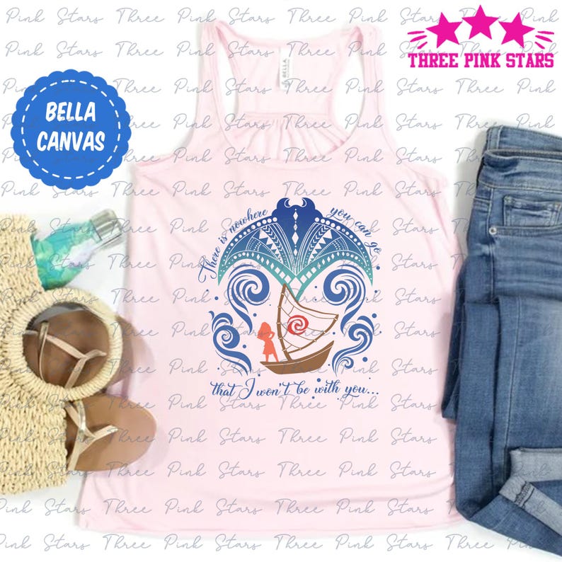 Op de afbeelding: Een roze tanktop met een blauw en wit grafisch ontwerp met een zeilboot en de tekst "There is nowhere you can go that I won't be with you..."