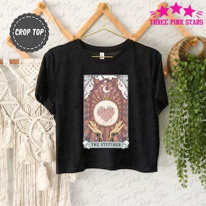 Top corto con carta del tarot de The Stitcher, camiseta corta con punto de cruz, regalo para amantes del punto de cruz E4970