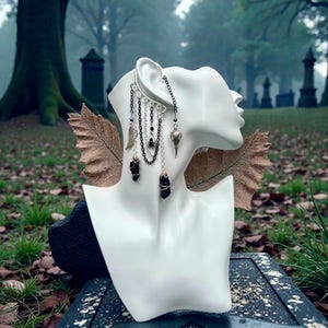 Pendiente de oreja con calavera de cuervo oscuro: pendiente gótico de cristal de cuarzo negro, sin perforación, joyería de cuervo