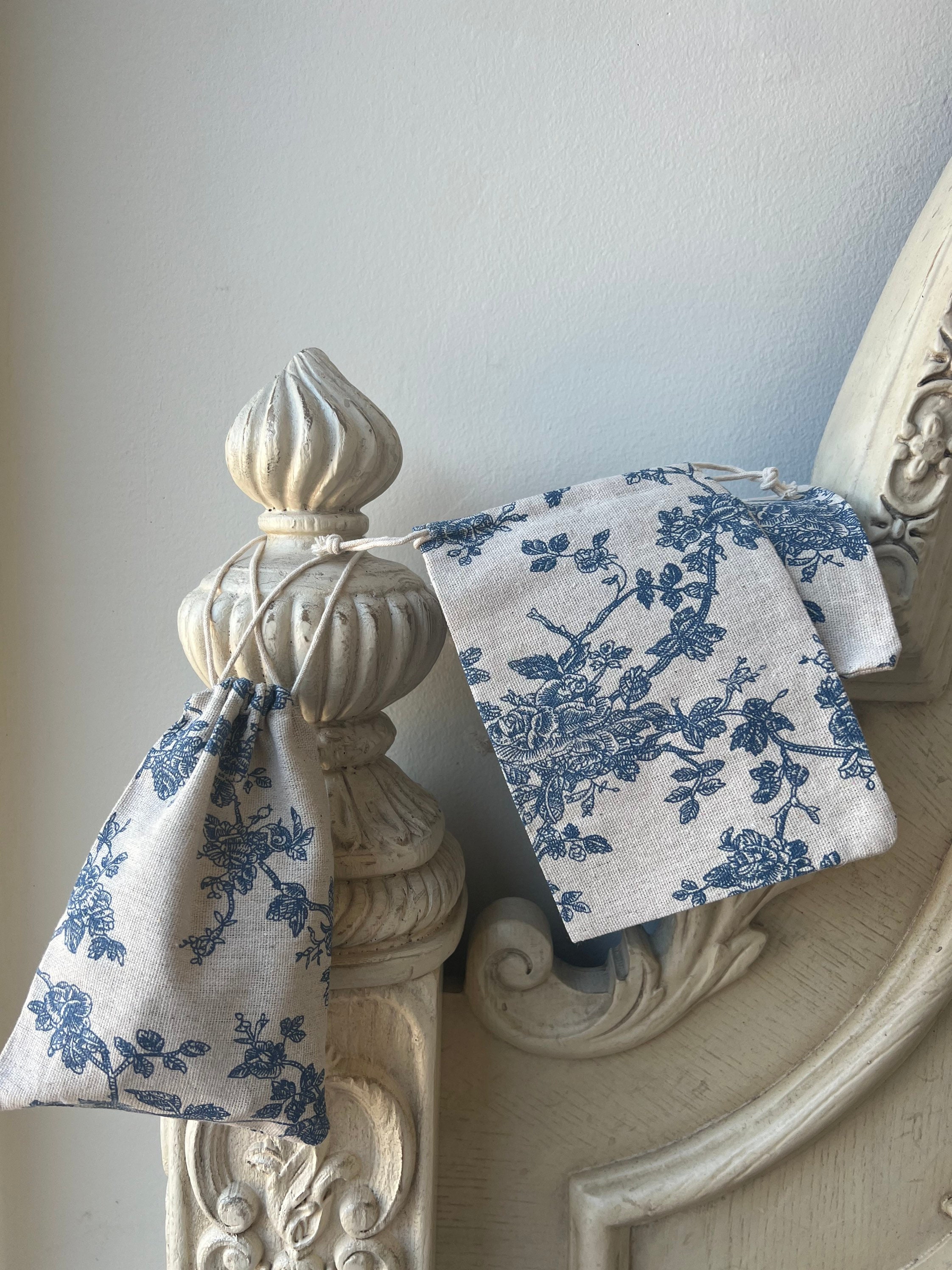 Blue and White Toile Wrapping Paper, Bunny Rabbit Toile Chinoiserie Gift  Wrap, Easter Wrapping Paper, Blue and White Floral Paper 