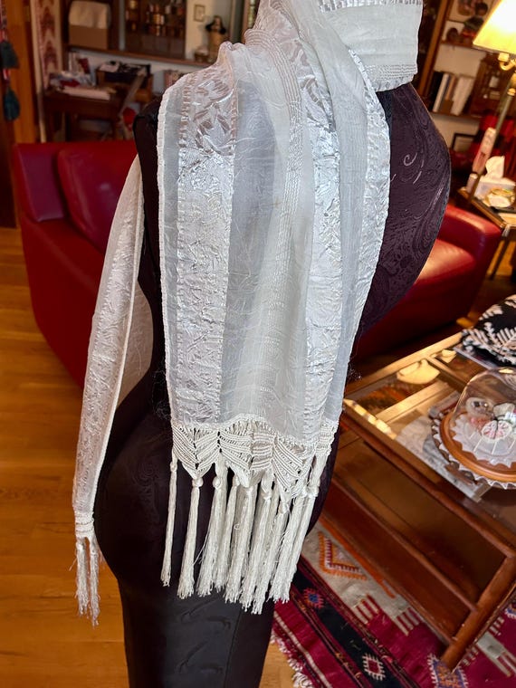 White Scarf with Macrame - image 3