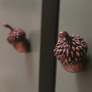 どんぐり引き出しハンドルドレッサーノブ銅農家キャビネットプルカスタム彫刻ワードローブプル食器棚ハンドルユニークな家具ハードウェア