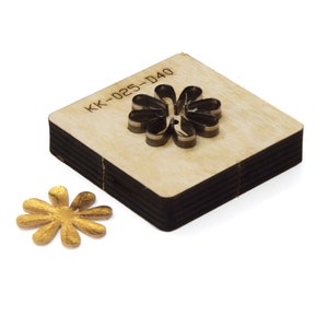 Coupe en cuir de fleur mourir, boucles d'oreilles de fleur ornement feutre Steel Rule Metal Die Cutter, chaîne de clés Leather Crafts Kraft Tool