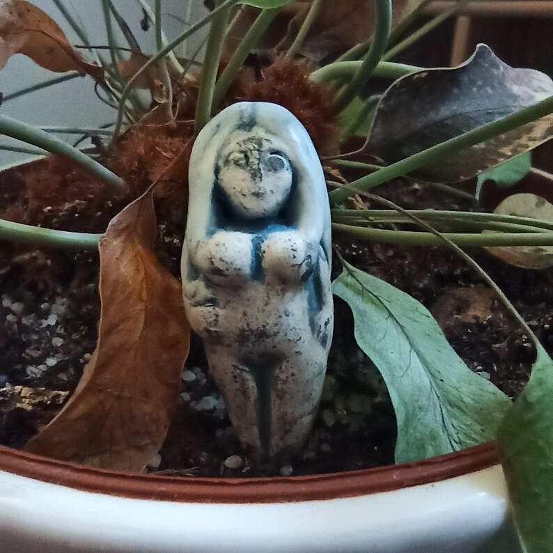 Mini goddess Mini goddess